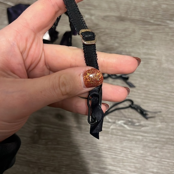 Victoria’s Secret Garter Belt - Picture 4 of 4